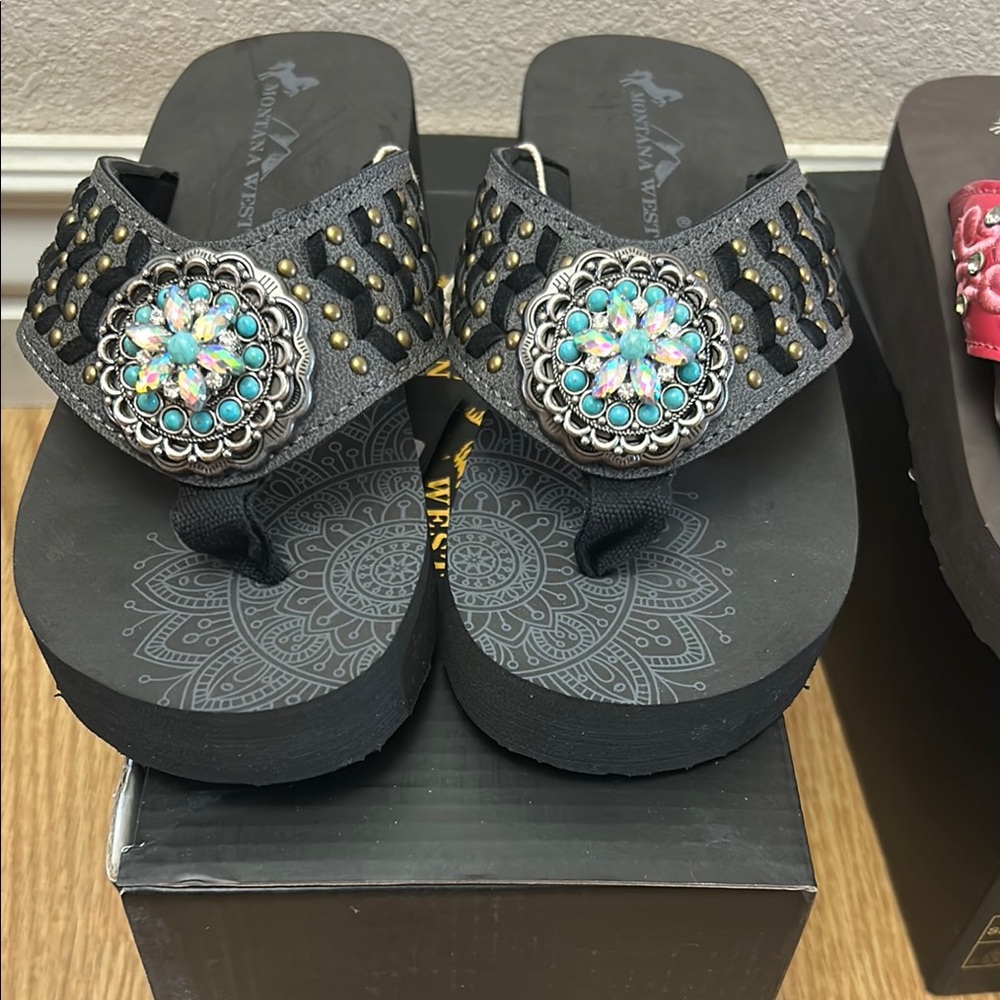 Montana West size 6 new with tags